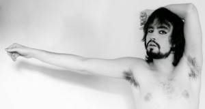 Johnny Hooker disponibiliza clipe de Alma Sebosa