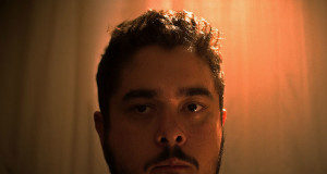 Ara Macao lança single e clipe de "Ten Years"