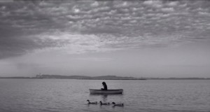 Dingo Bells tenta desvendar o Mistério dos 30 em novo clipe